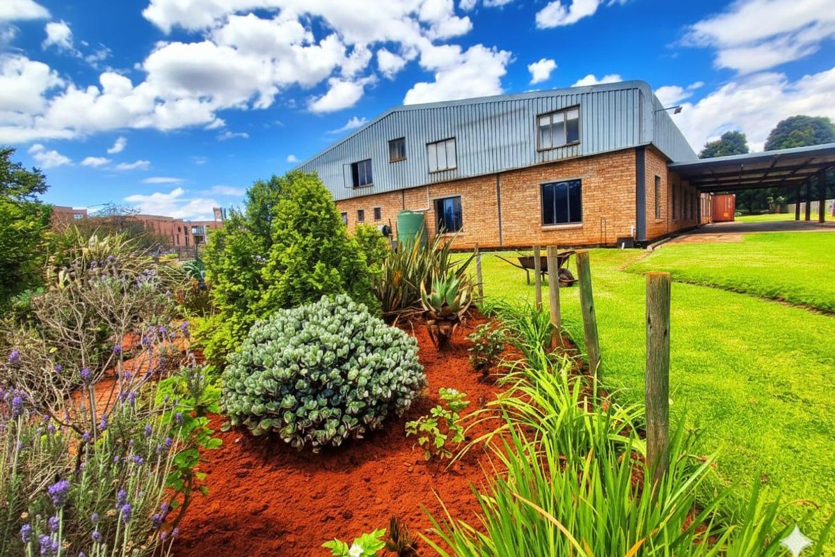 Warehouse + Farm House 20,000m2 agricultural property - Photo 2
