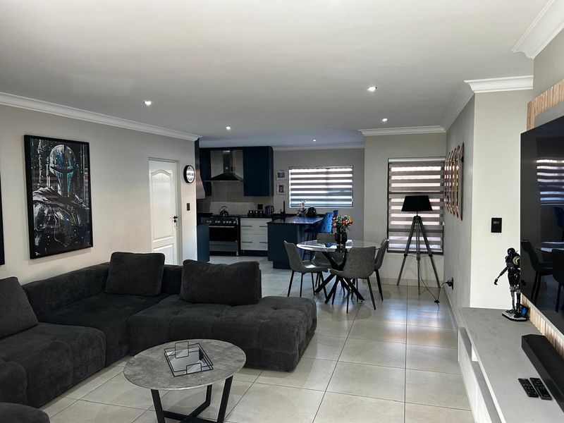 Stunning Facebrick Cluster for rent - Photo 1
