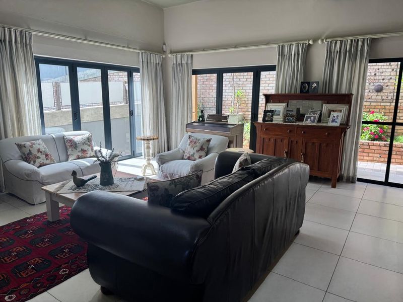 UPMARKET PROPERTY FOR SALE (only 5 units in the complex) - Photo 4