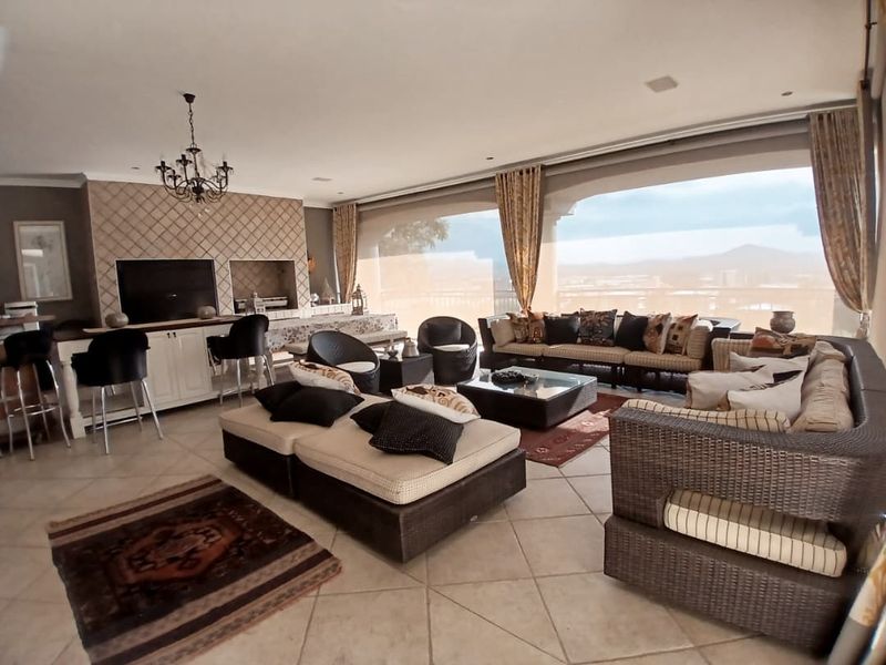 Spacious double-story home on a generous 2,296 m2 residential erf in Windhoek's sought-after suburb - Photo 5