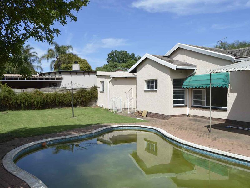 Charming Family Home in Serene Edleen Enclave - Photo 8