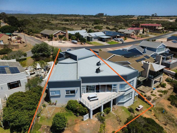 Property #2426693, House For Sale in Still Bay West