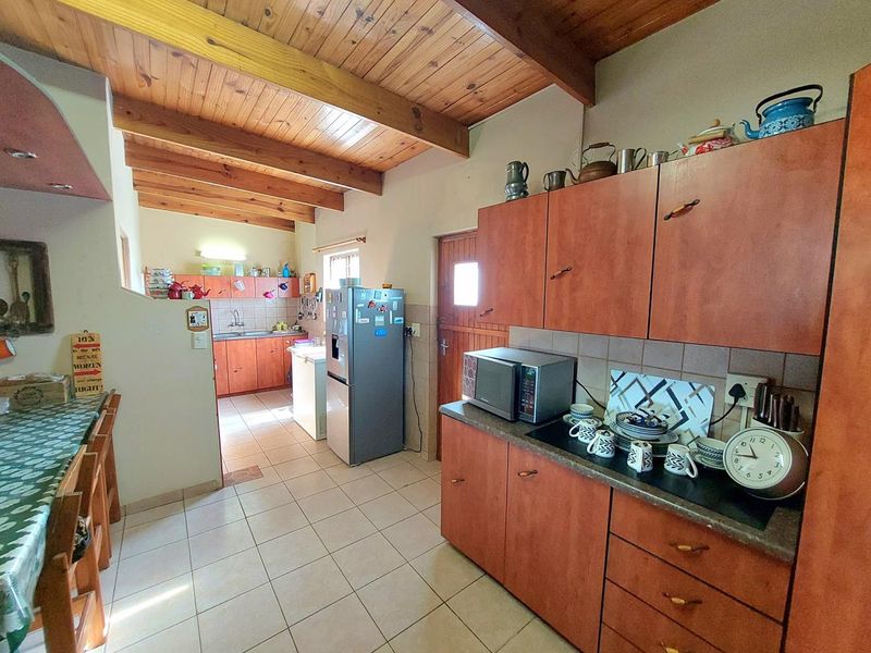 Charming 3 Bedroom Home with Lots of Potential - Photo 5