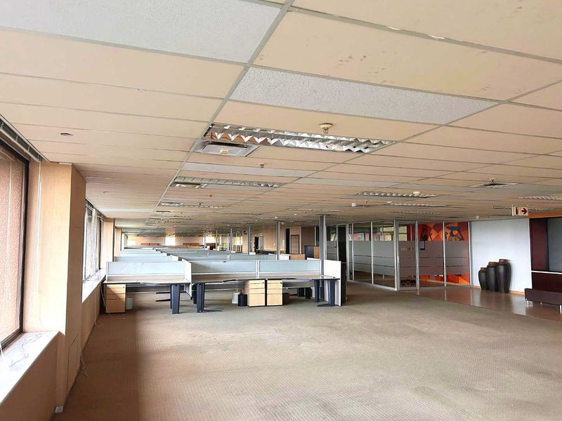 LIBRIDGE – Third Floor Office Space to Let | Ameshoff Street, Bramfontein, Johannesburg Position your business in the heart of Bramfontein’s thriving commercial - Photo 10