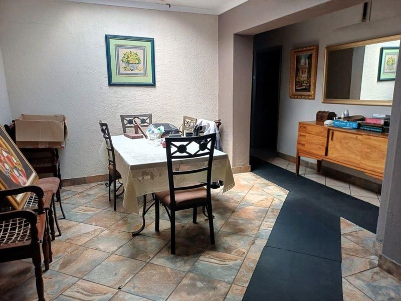 For Sale -  3 Bedroom Home in Comet - Close to EG Jansen and Concordia - Photo 3