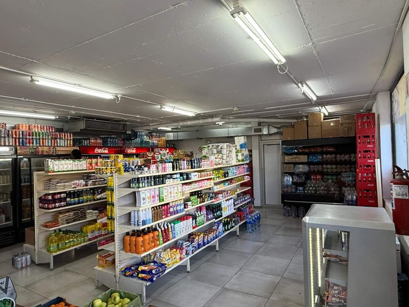 154m2 retail unit to let at Wembley Square near entrance - Photo 4