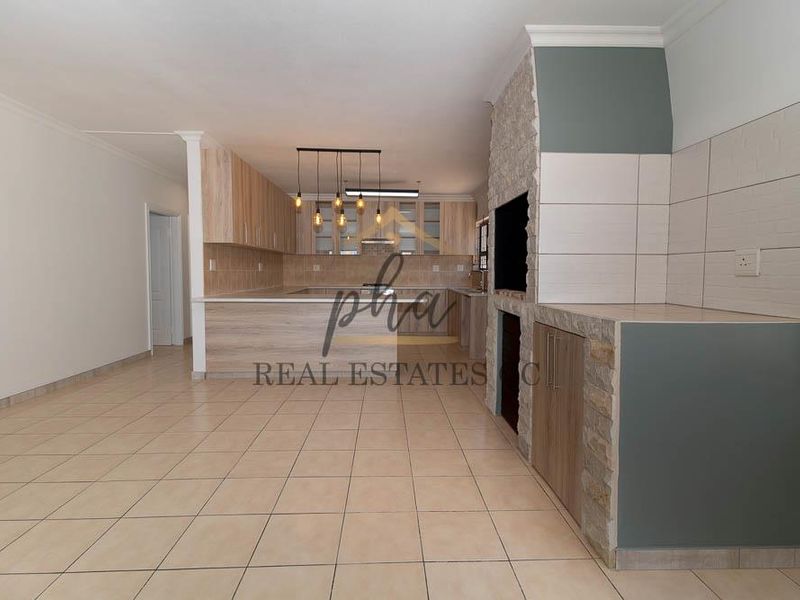 Newly Renovated Freestanding Home - Photo 4