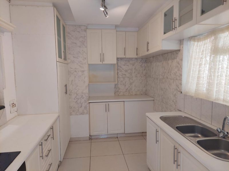 Stunning Family Home in Dove Crescent, Yellowwood Park - Photo 6