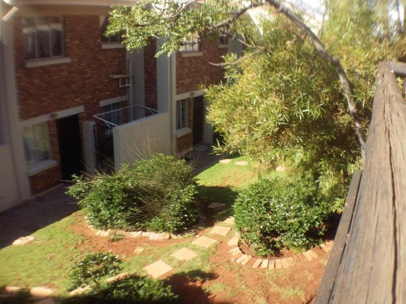 Modern 2-Bedroom Duplex Townhouse in La Montagne - Photo 7