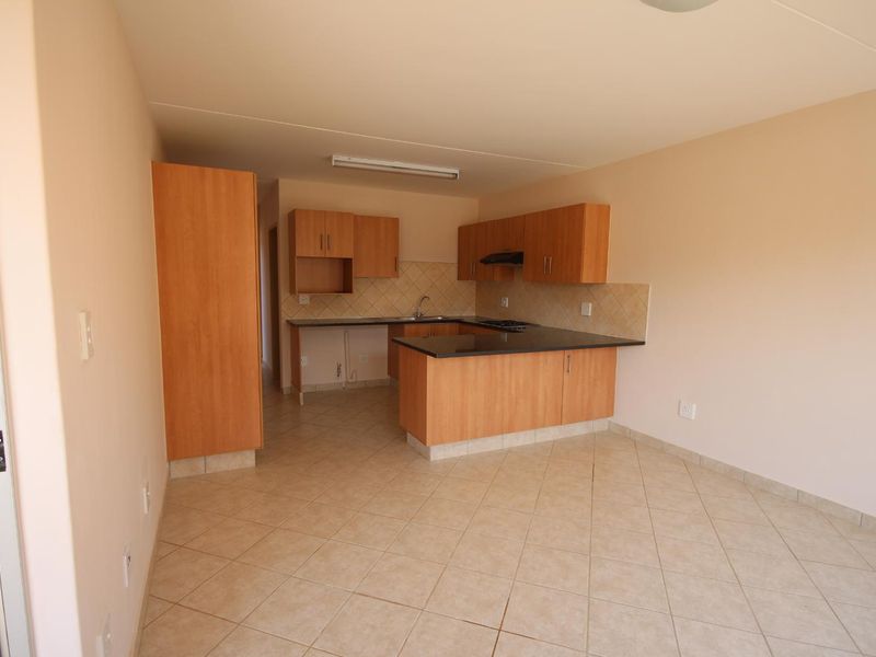 Perfect 2-Bedroom, 1-Bathroom, 1Carport Ground-Floor Apartment - Photo 6