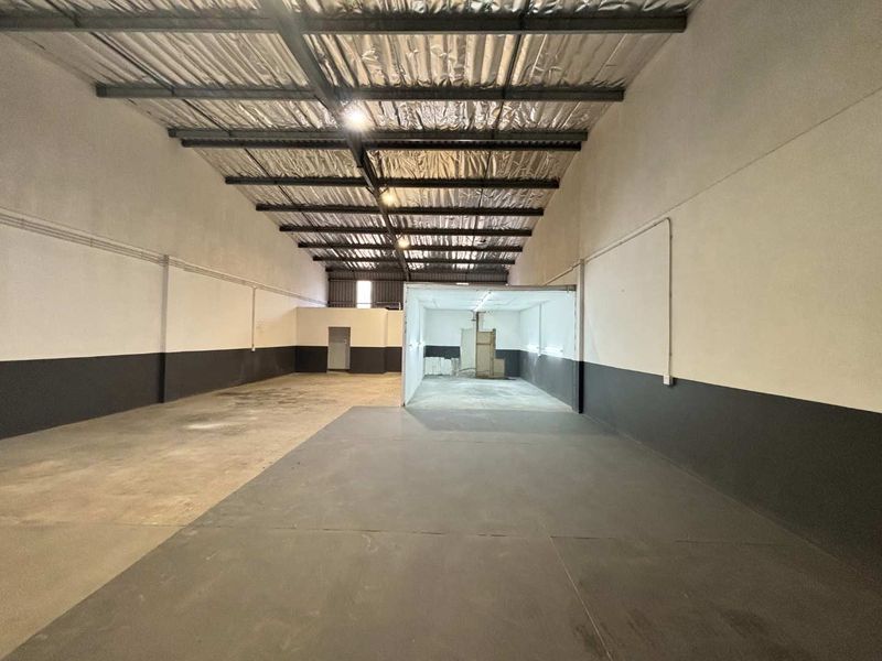 Spacious Industrial Unit with Roller Door Access - Photo 4