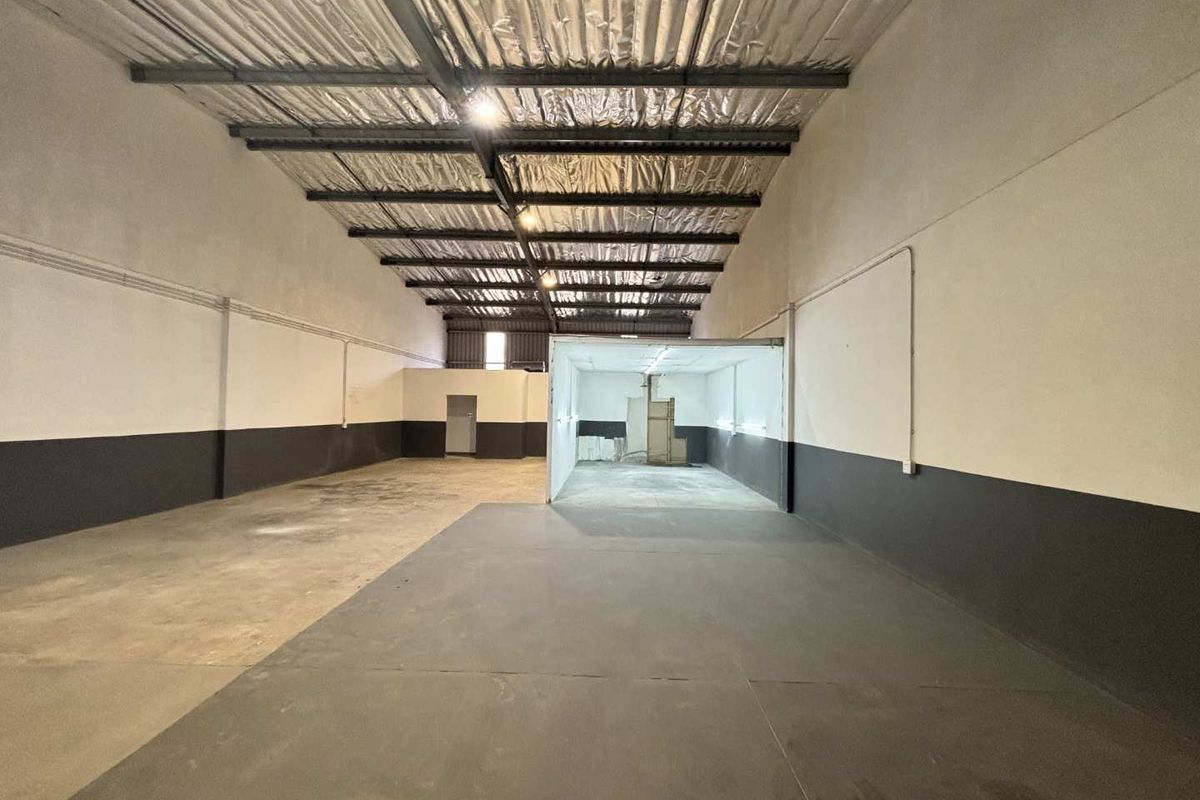 Spacious Industrial Unit with Roller Door Access - Photo 4
