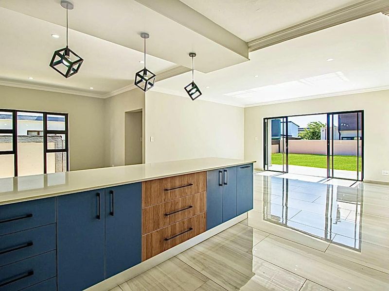 **Luxurious Living at Roodepark Eco Estate** No Transfer Duty. - Photo 3