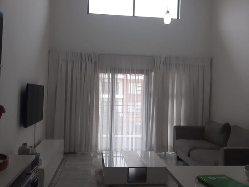 Modern 2-Bedroom Apartment in Prime Greenstone Location - Photo 5