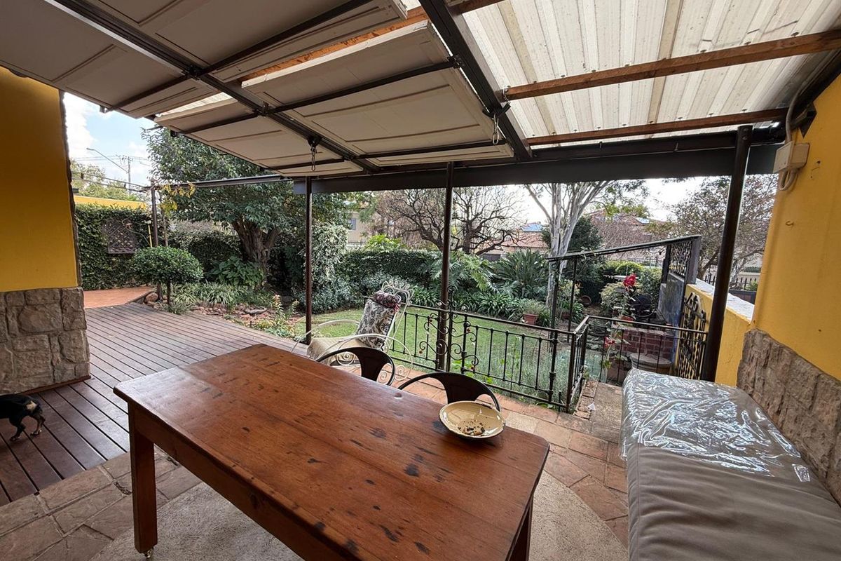 4-6 Bedroom, 6-Bathroom house in Menlo Park - Photo 4