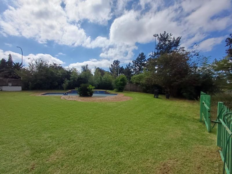 Springs,4 Bedroom with flatlet,pool,massive erf - Photo 7
