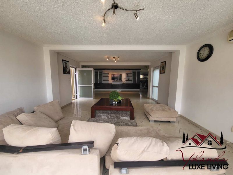 🏡✨ LUXURY FAMILY ESTATE WITH INCOME-GENERATING POTENTIAL IN OLYMPIA, WINDHOEK ✨🏡 - Photo 2