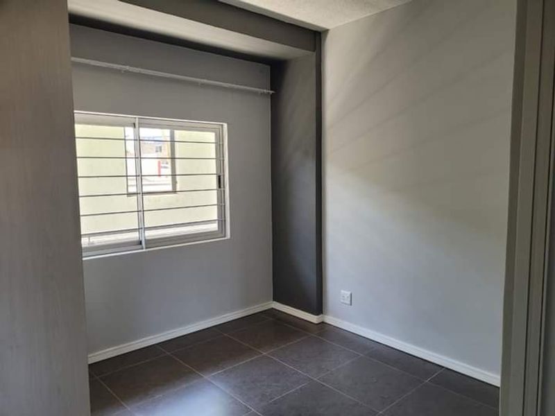 FLAT FOR SALE - Photo 5