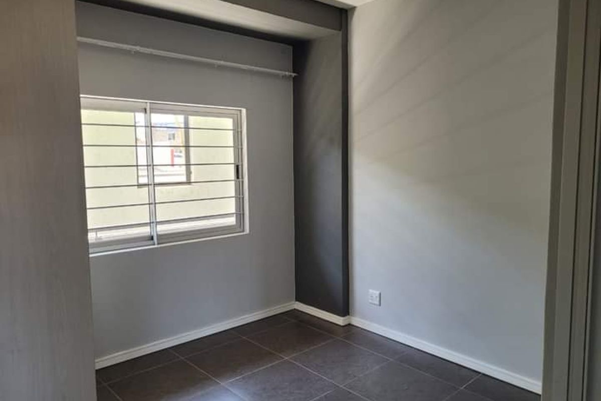 FLAT FOR SALE - Photo 5