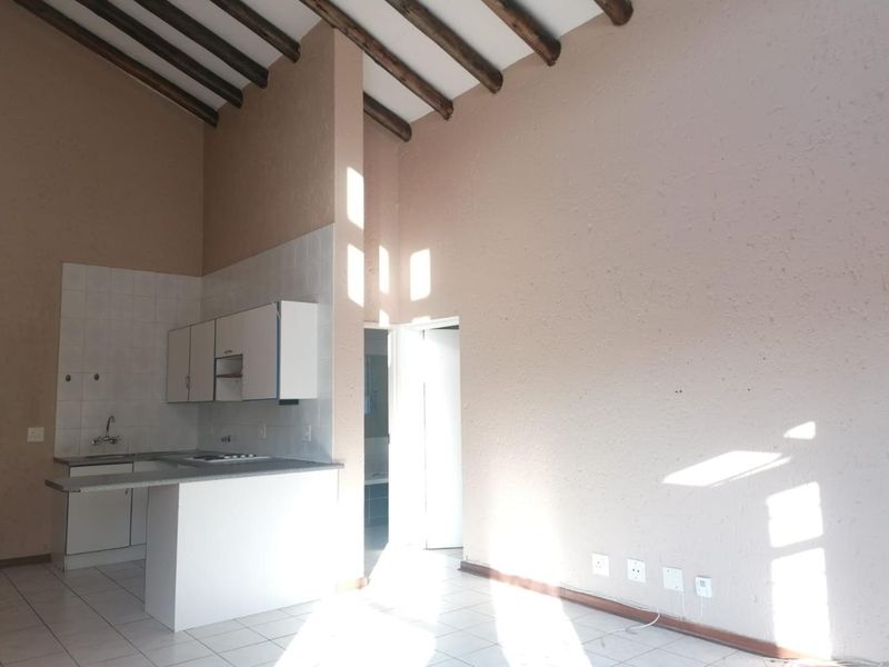 2 Bedroom Townhouse in New Redruth - Photo 3