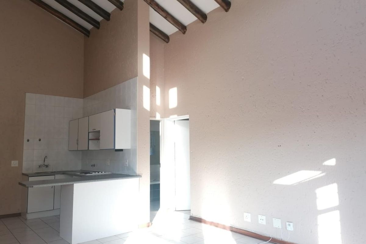 2 Bedroom Townhouse in New Redruth - Photo 3