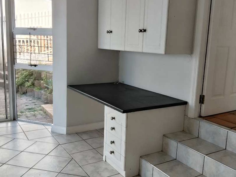 Spacious 1 Bedroom flat - Photo 2