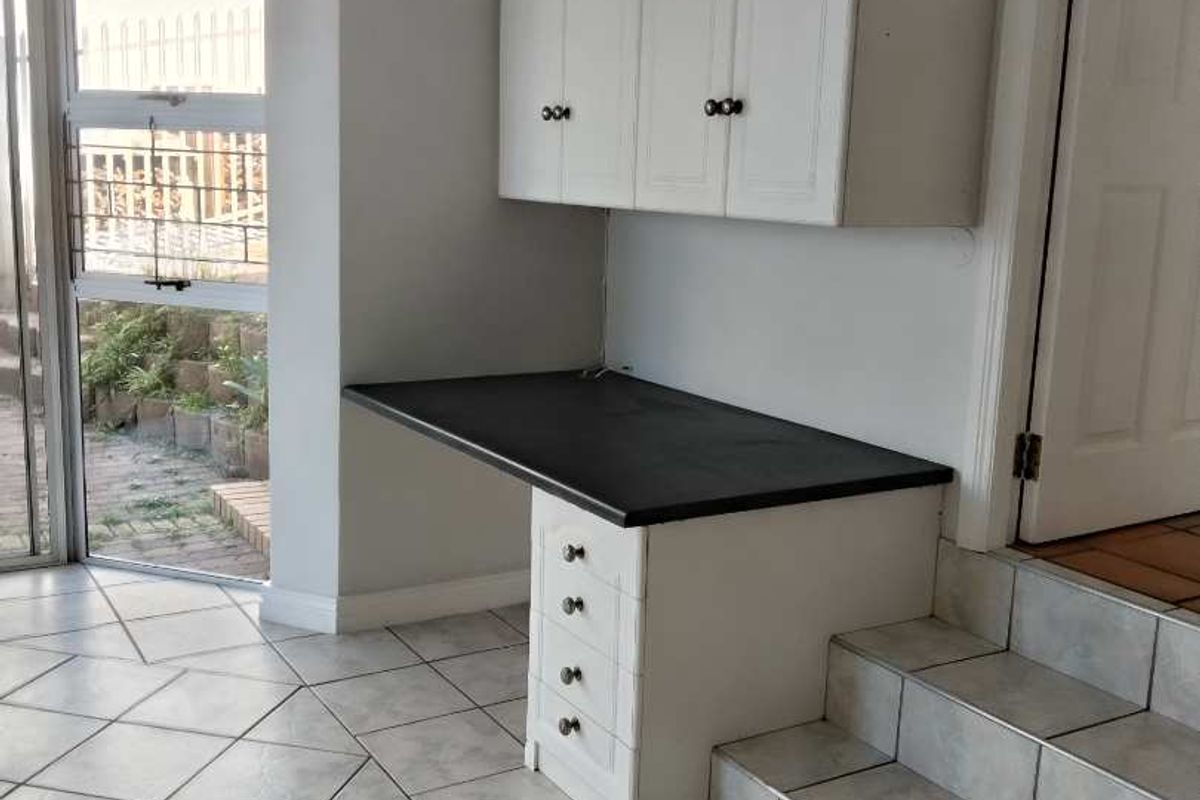 Spacious 1 Bedroom flat - Photo 2