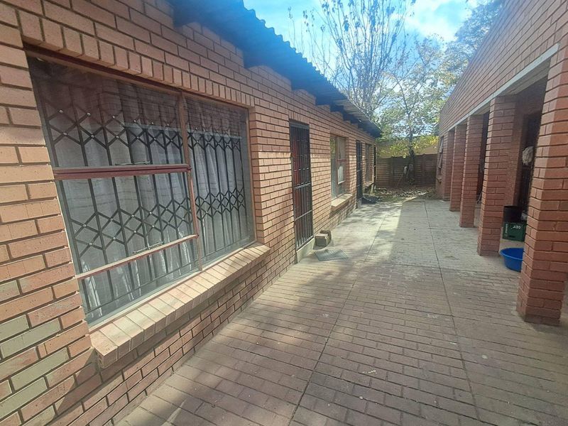 Multi Letting Property In Clayville Ext 01 - Photo 4