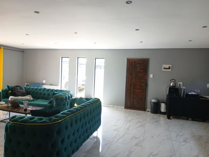 Your Dream Home Awaits: Customize the Kitchen & Closet! - Photo 2