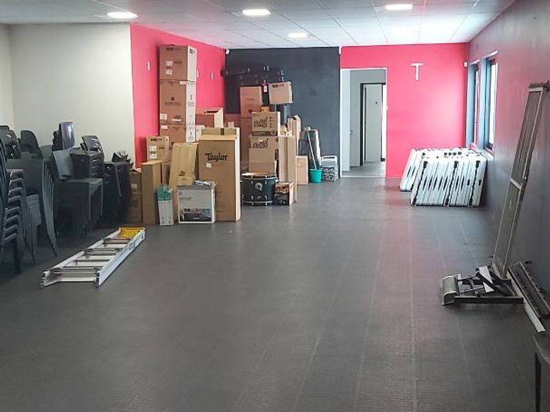 Mixed use Premises to let on Main Road Walmer. - Photo 5