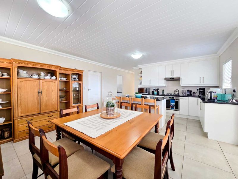 Neat family home for sale in Stilbaai-Wes. - Photo 6