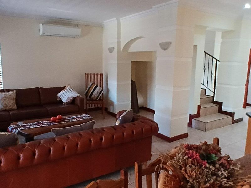 "Secure Estate Living: Modern Home for Investors or Downsizers! - Photo 5