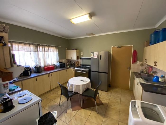 Property #2414305, House For Sale in Brakwater