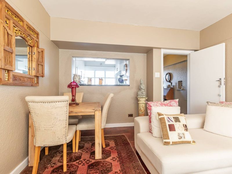 SECURE, SPACIOUS LOCK UP & GO APARTMENT - Photo 9