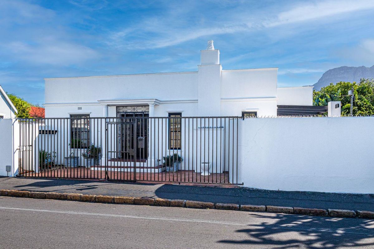 Stylish, Sun-Drenched Family Home in the Heart of Harfield Village - Photo 2