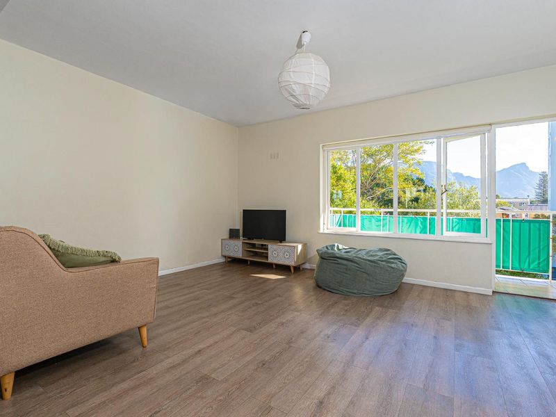 Sunny 2-Bedroom Apartment with Amazing Views - Photo 9