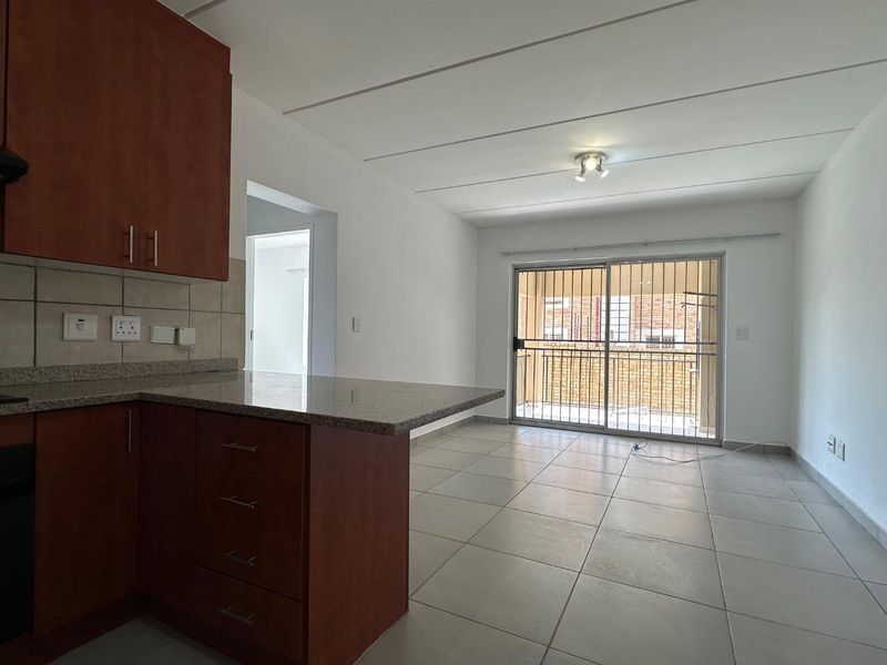 Experience contemporary living at its best in this stylish apartment, ideally situated near Fourways and Northgate Mall. - Photo 2