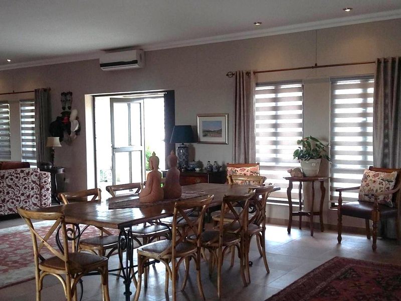 AMAZING HOME ON ONE LEVEL plus 2 Bedroom Flat N$6 800 000 mm - Photo 5