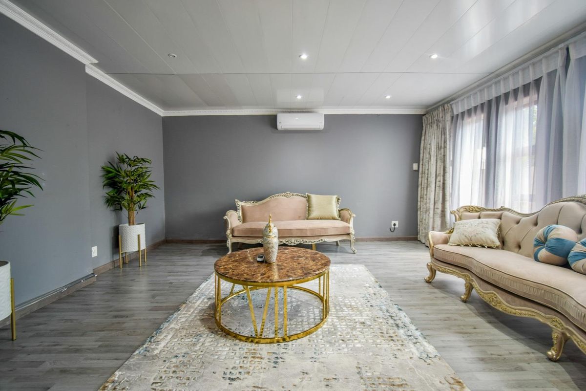 Four bedroom family home in Waterkloof Ridge Estate - Photo 5