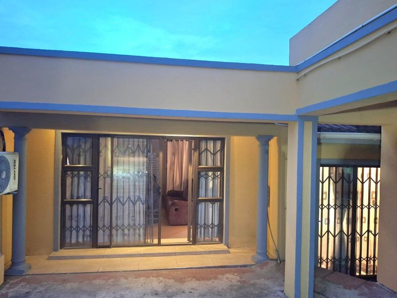 Urgent Sale - Stunning 3 Bedroom Family Home in Woodview, Phoenix - Photo 2