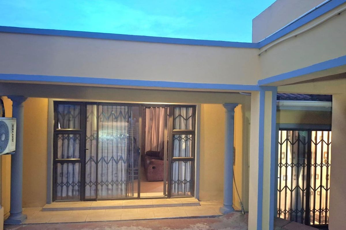 Urgent Sale - Stunning 3 Bedroom Family Home in Woodview, Phoenix - Photo 2