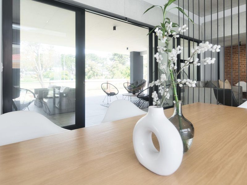 CONTEMPORARY RESIDENTIAL HOME - Photo 5