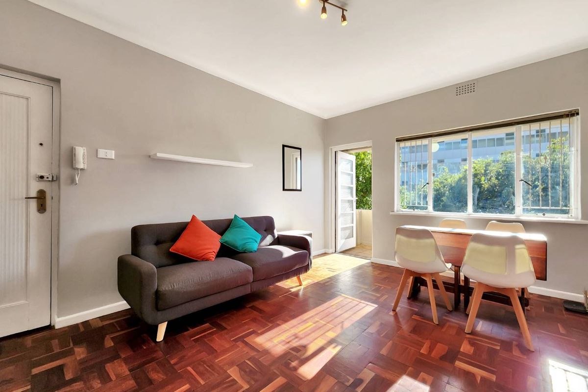 Fabulous flat just off Kloof Street - Photo 3