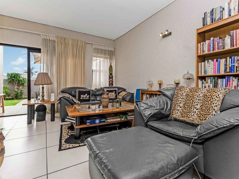 NORTH-FACING, SUNNY LOCK-UP AND GO FOR RENT IN FOURWAYS GARDENS - Photo 9