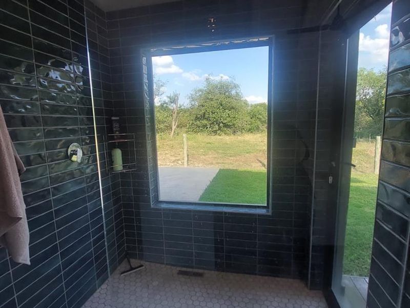 Prime Bushveld Living in Moditlo Wildlife Estate – Furnished Rental - Photo 10