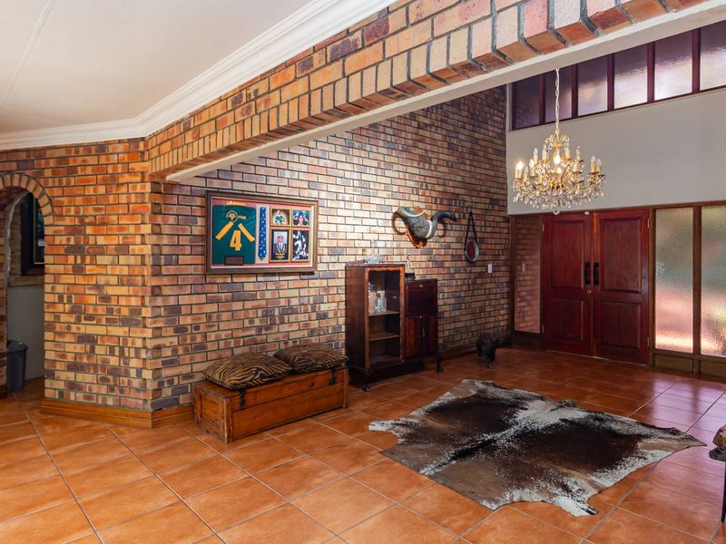 A sanctuary home in the heart of Ruimsig - Photo 2