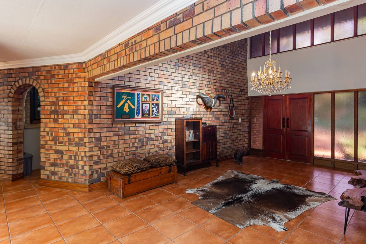 A sanctuary home in the heart of Ruimsig - Photo 2