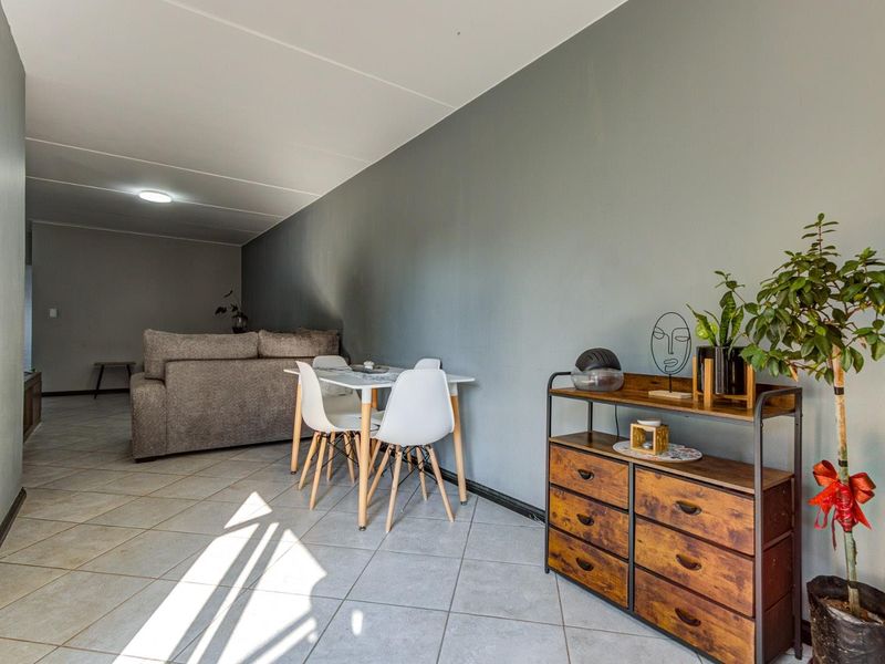 MODERN GROUND FLOOR UNIT with ENERGY SAVING FEATURES and PET FRIENDLY TOO! - Photo 9