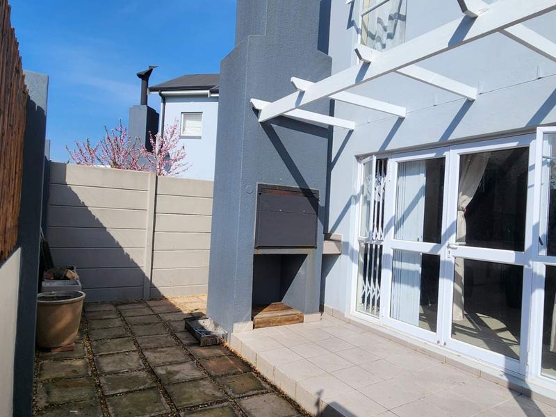 Exceptional Family Home Investment - Photo 2