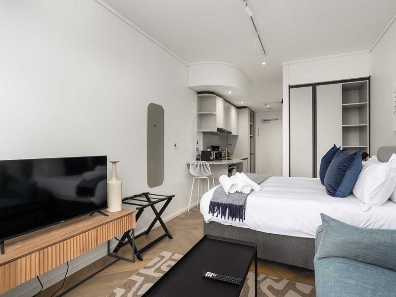 Fully Furnished Studio Apartment at Zeeland Pier in Foreshore, Cape Town - Photo 4